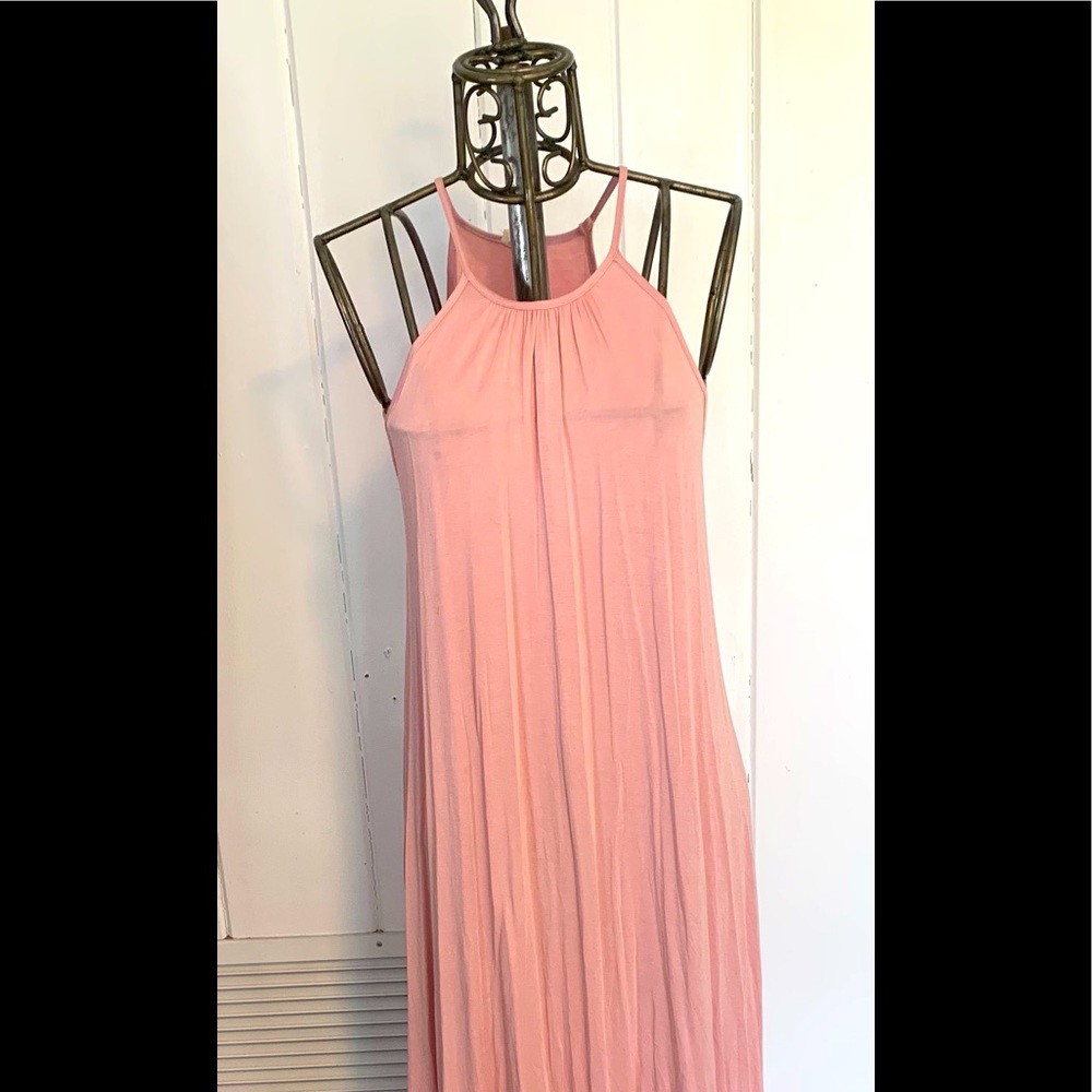 Flowy pink maxi dress!
